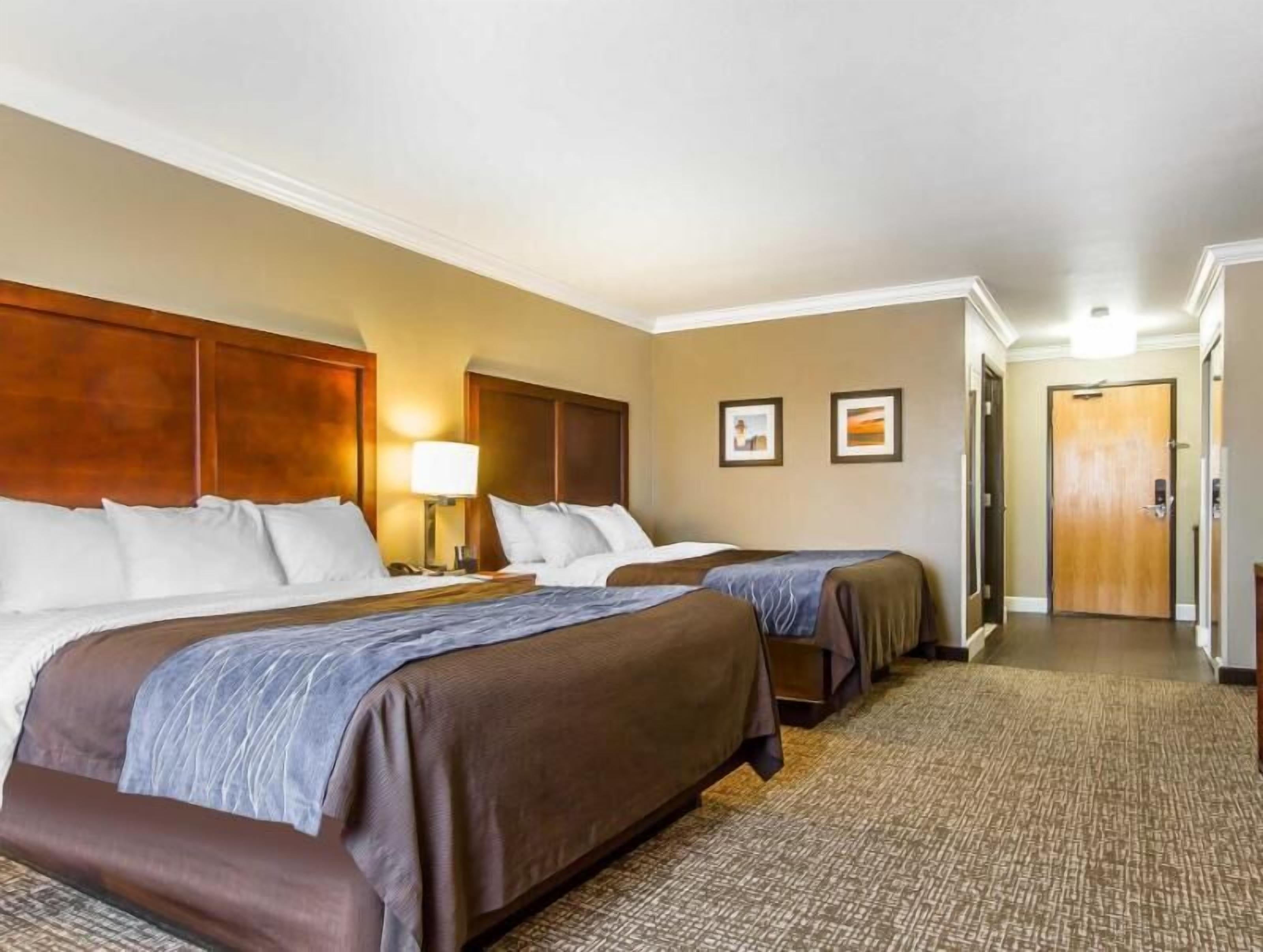 Desk, iron/ironing board, rollaway beds, free WiFi
