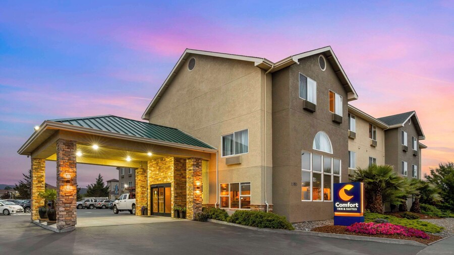 Comfort Inn & Suites Redwood Country