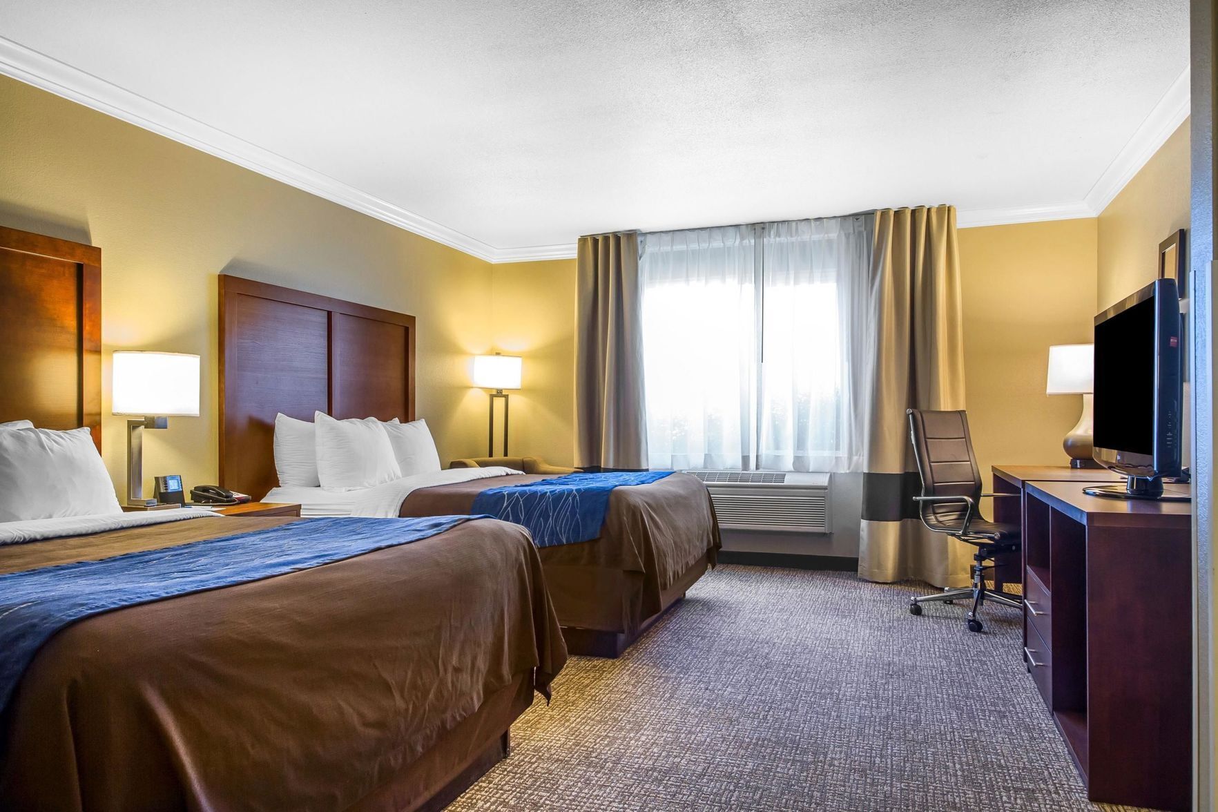 Desk, iron/ironing board, rollaway beds, free WiFi