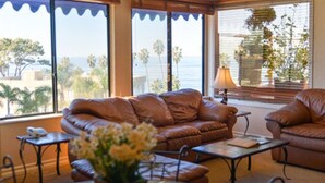 Suite, 1 Queen Bed (Village) | Premium bedding, in-room safe, iron/ironing board, WiFi (free) - La Jolla Inn (La Jolla)