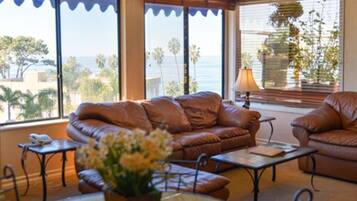 Suite, 1 cama Queen size (Village) | Ropa de cama de alta calidad y caja de seguridad en la habitación