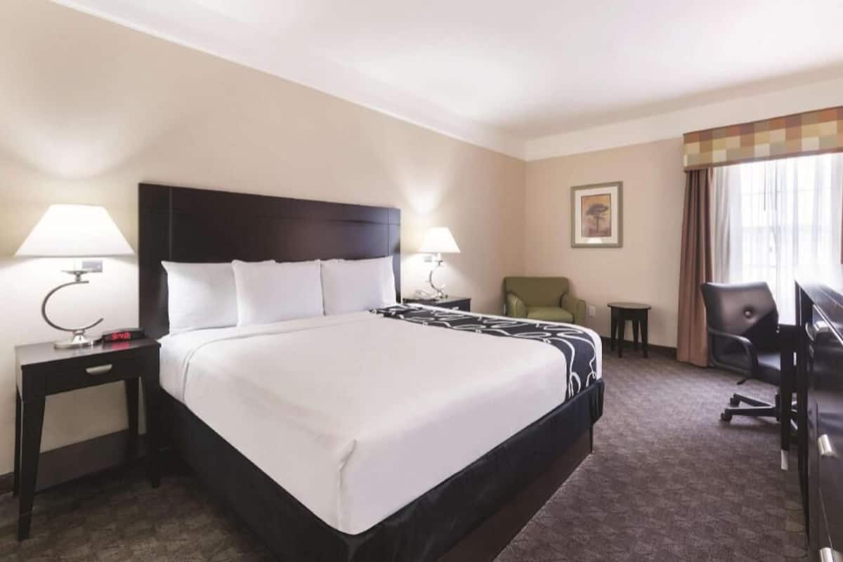 Premium bedding, desk, blackout drapes, soundproofing
