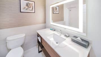 Articles de toilette gratuits, sèche-cheveux, serviettes fournies