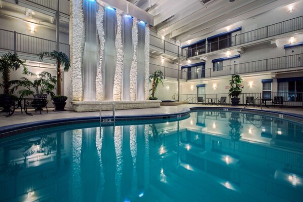 Indoor pool, pool loungers