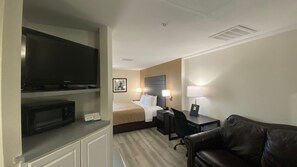 Suite, 1 King Bed with Sofa bed, Non Smoking, Hot Tub (No Pets Allowed) | Desk, iron/ironing board, free WiFi, bed sheets