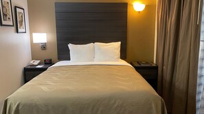 Zimmer, 1 Queen-Bett, Nichtraucher (No Pets Allowed) | Schreibtisch, Bügeleisen/Bügelbrett, kostenloses WLAN, Bettwäsche