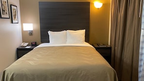 Zimmer, 1 Queen-Bett, Nichtraucher (No Pets Allowed) | Schreibtisch, Bügeleisen/Bügelbrett, kostenloses WLAN, Bettwäsche