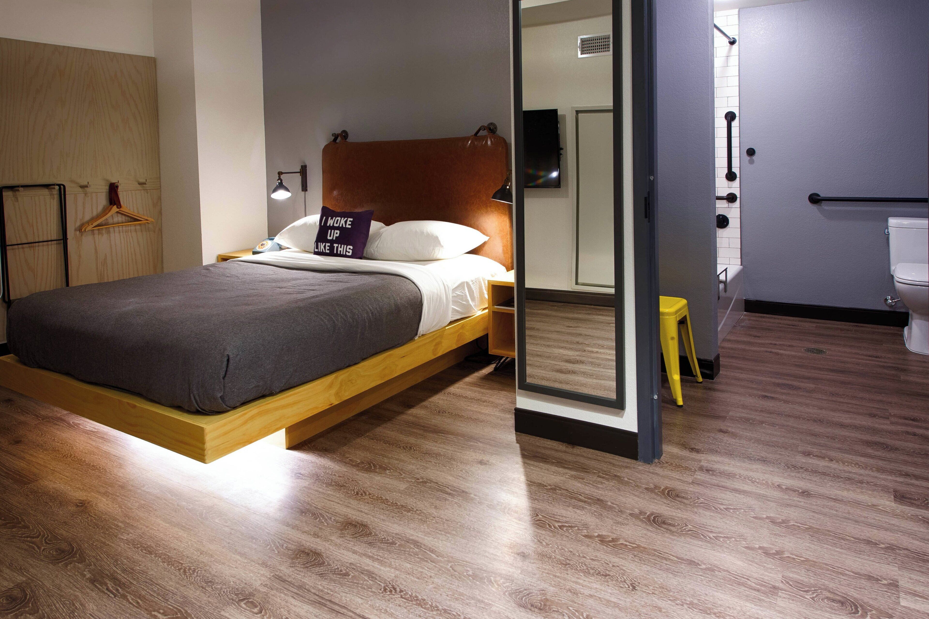 suite, 1 bedroom, non smoking | iron/ironing board, free wifi, bed sheets