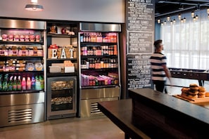 Snack bar - Moxy New Orleans Downtown French Quarter Area (New Orleans)