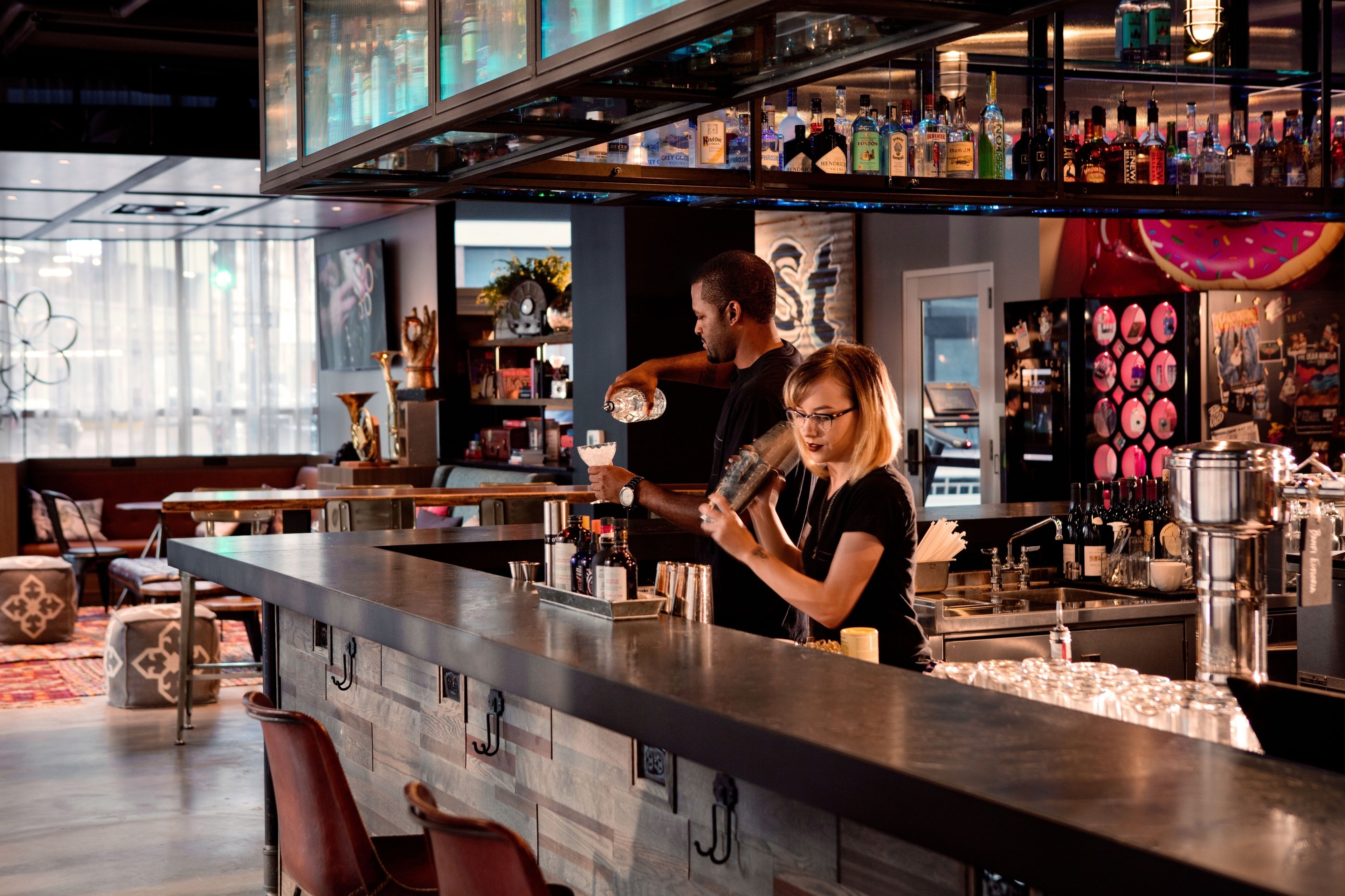 serves breakfast, lunch and dinner