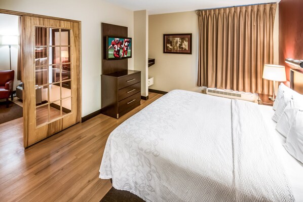 Suite, 1 King Bed, Accessible (Smoke Free)