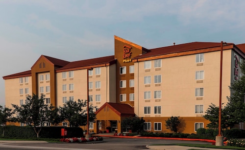 Red Roof Inn PLUS+ Long Island - Garden City