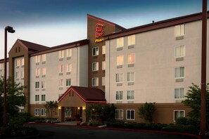 Exterior - Red Roof Inn PLUS+ Long Island - Garden City (Westbury)