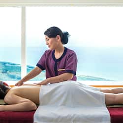 Bain à remous, soins corporels, soins d'aromathérapie, massages thaïs