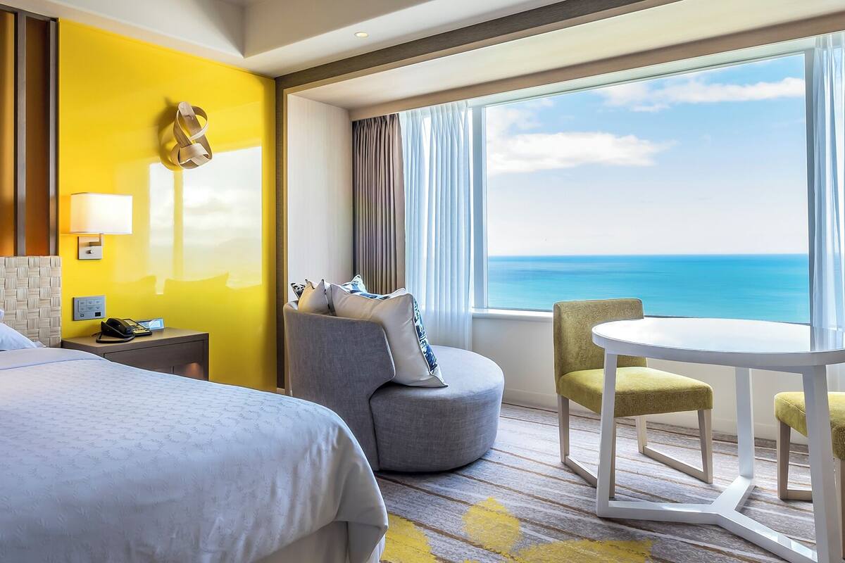 club twin room, multiple beds, non smoking, executive level | 1 bedroom, in-room safe, iron/ironing board, free cots/infant beds