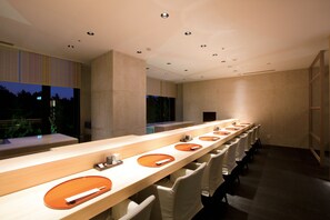 7 restoran, kahvaltı, öğle yemeği sunulur, İtalyan mutfağı 