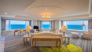 Family Suite, Multiple Beds, Non Smoking, Ocean View (King's) | In-room safe, iron/ironing board, free WiFi, bed sheets