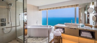 Phoenix Seagaia Ocean Tower