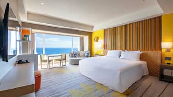 Club Double Room, 1 King Bed, Non Smoking, Executive Level | In-room safe, iron/ironing board, free WiFi, bed sheets