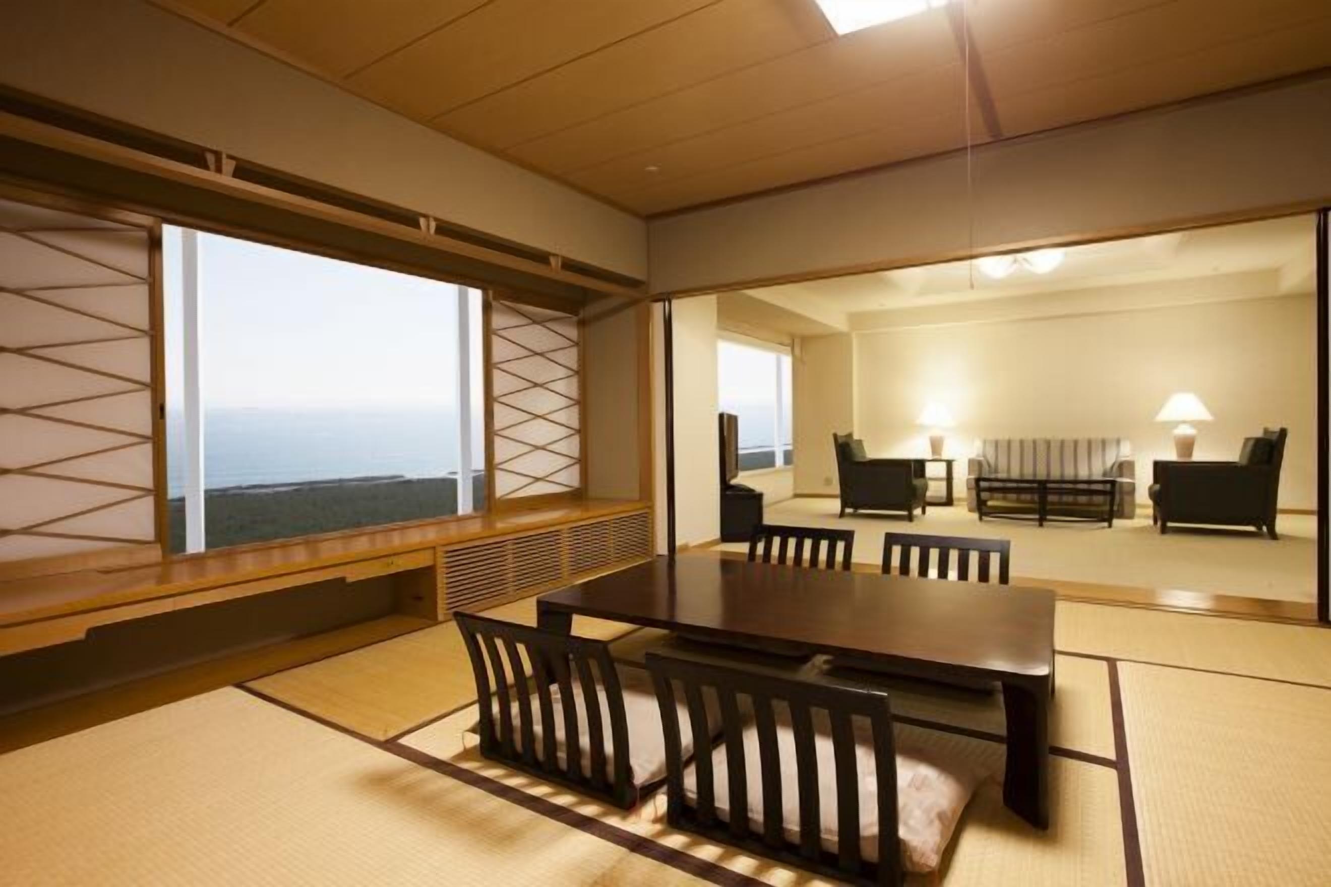 Restaurantes | 7 restaurantes, se sirven desayunos, comidas, cenas y cocina japonesa