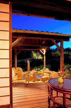 Poreallas, vartalohoitoja, aromaterapiaa, thai-hierontaa