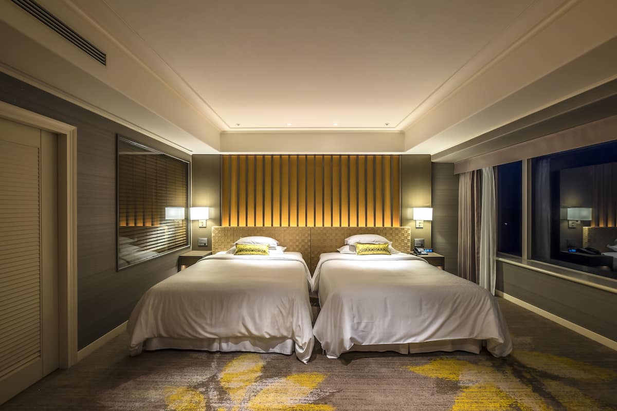 Suite Club, plusieurs lits, non-fumeurs, niveau Exécutif (36F and above) | 1 chambre, coffres-forts dans les chambres, fer et planche à repasser
