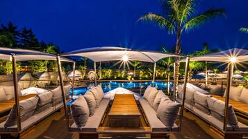 Indoor pool, seasonal outdoor pool