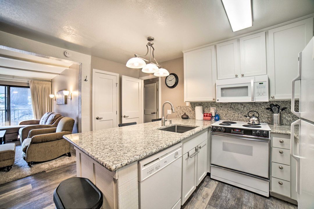 Condo Deluxe | Système d’insonorisation, accès au Wi-Fi (inclus), literie fournie