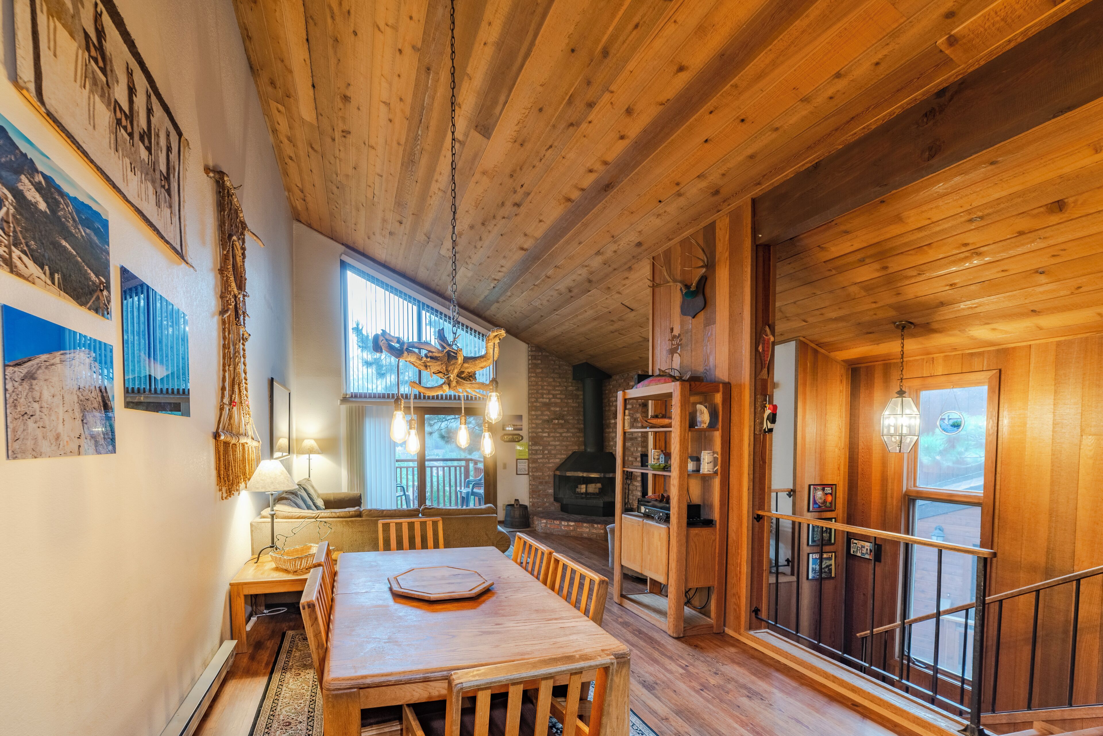 Townhouse Keluarga | Kedap suara, Wi-Fi gratis, dan seprai linen