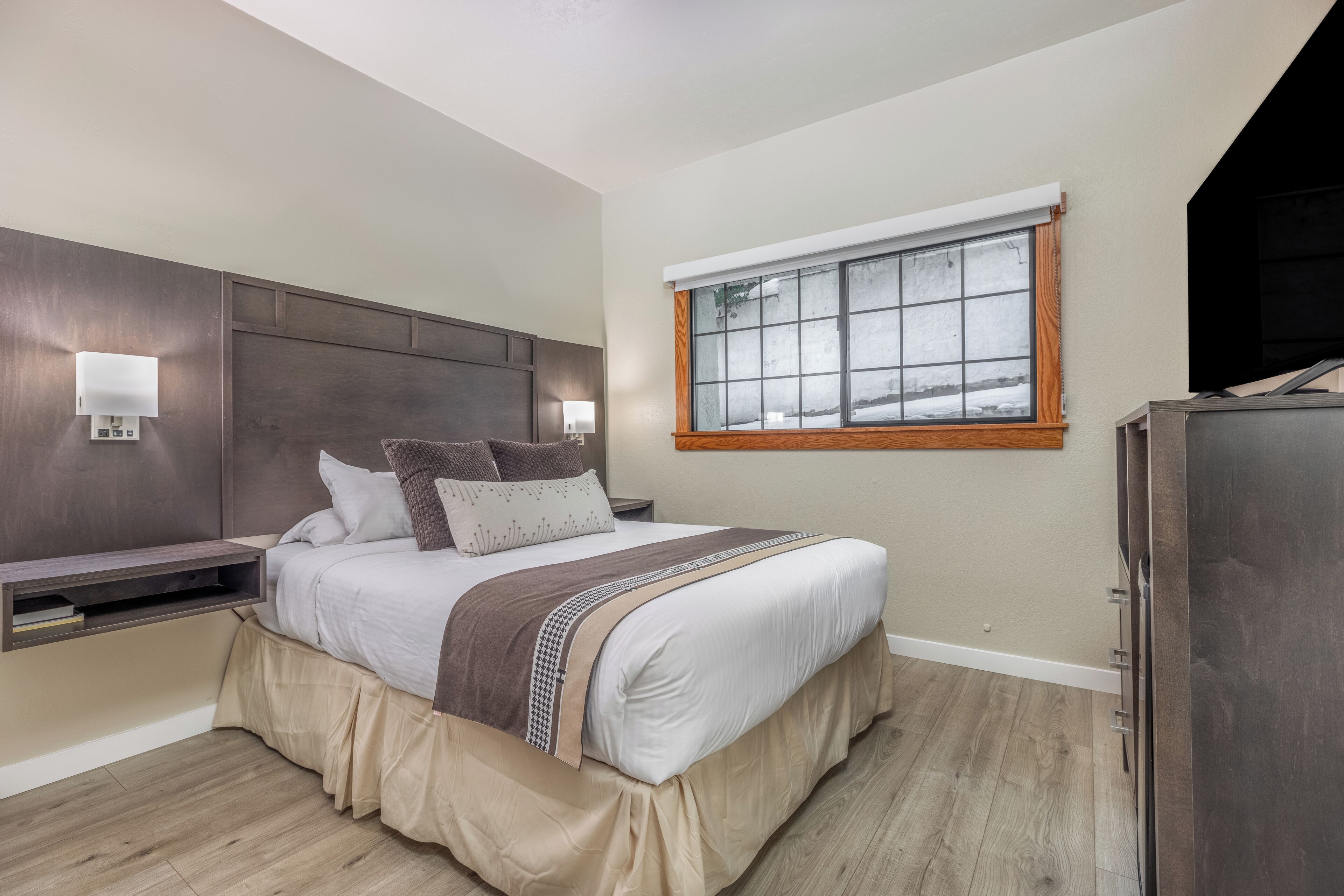 Chambre Deluxe, 1 grand lit | Système d’insonorisation, accès au Wi-Fi (inclus), literie fournie