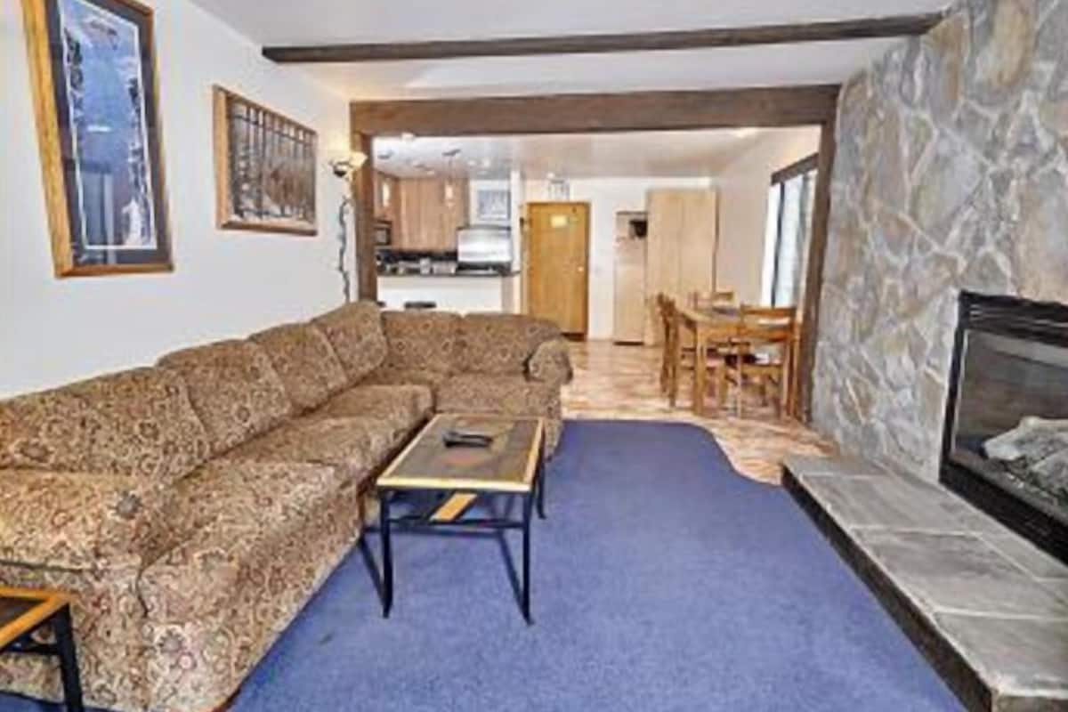 Deluxe Condo, 1 Bedroom, Mountain View, Slope side