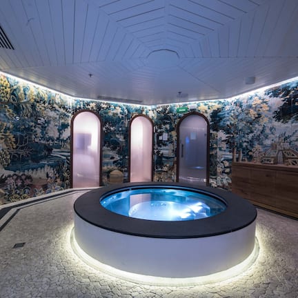 Sauna, hot tub, Turkish bath, body treatments, facials, massages