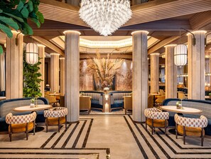 2 restaurants servant le petit déjeuner, spécialités Cuisine japonaise