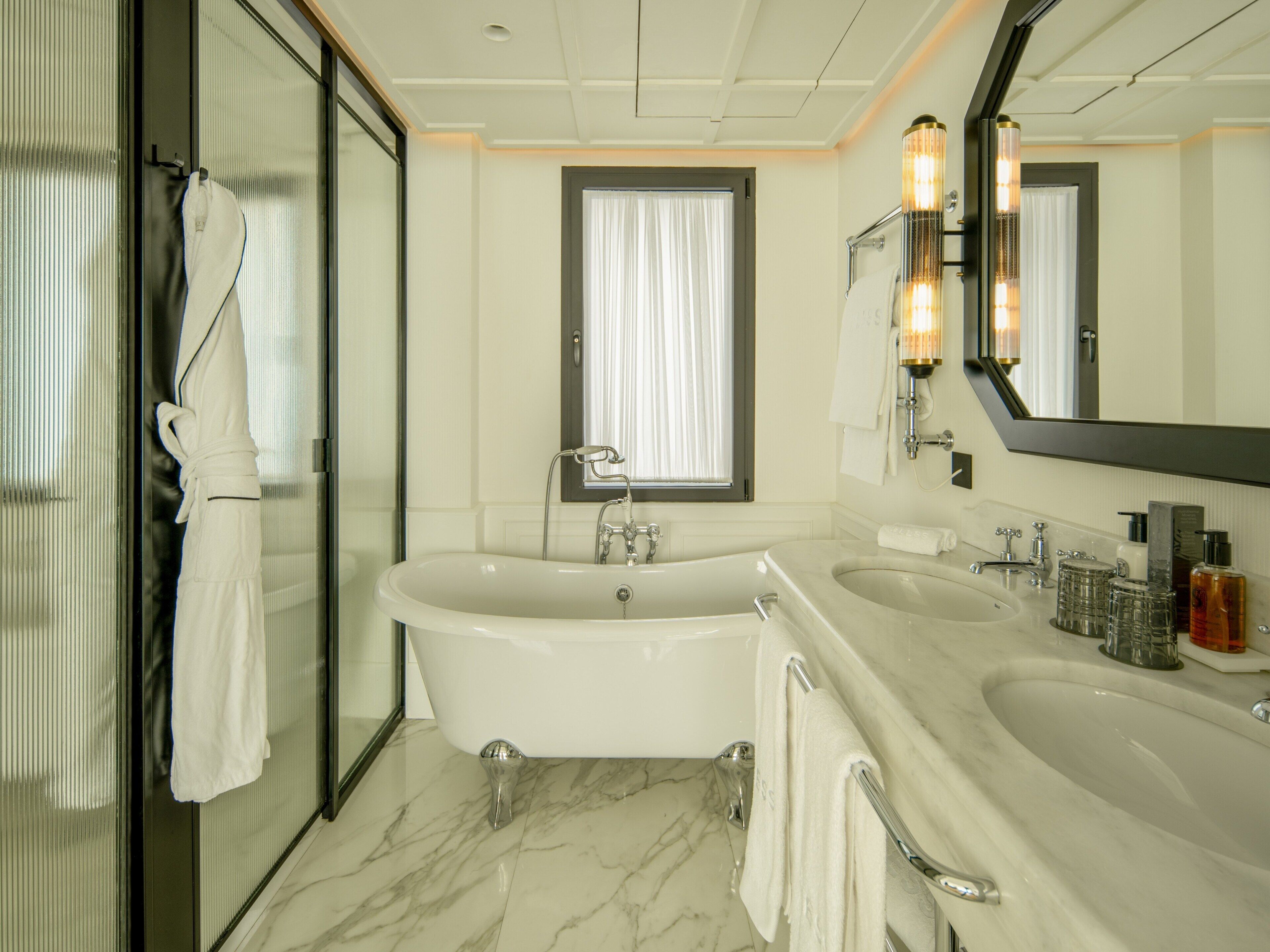 1 bedroom, egyptian cotton sheets, premium bedding, memory-foam beds