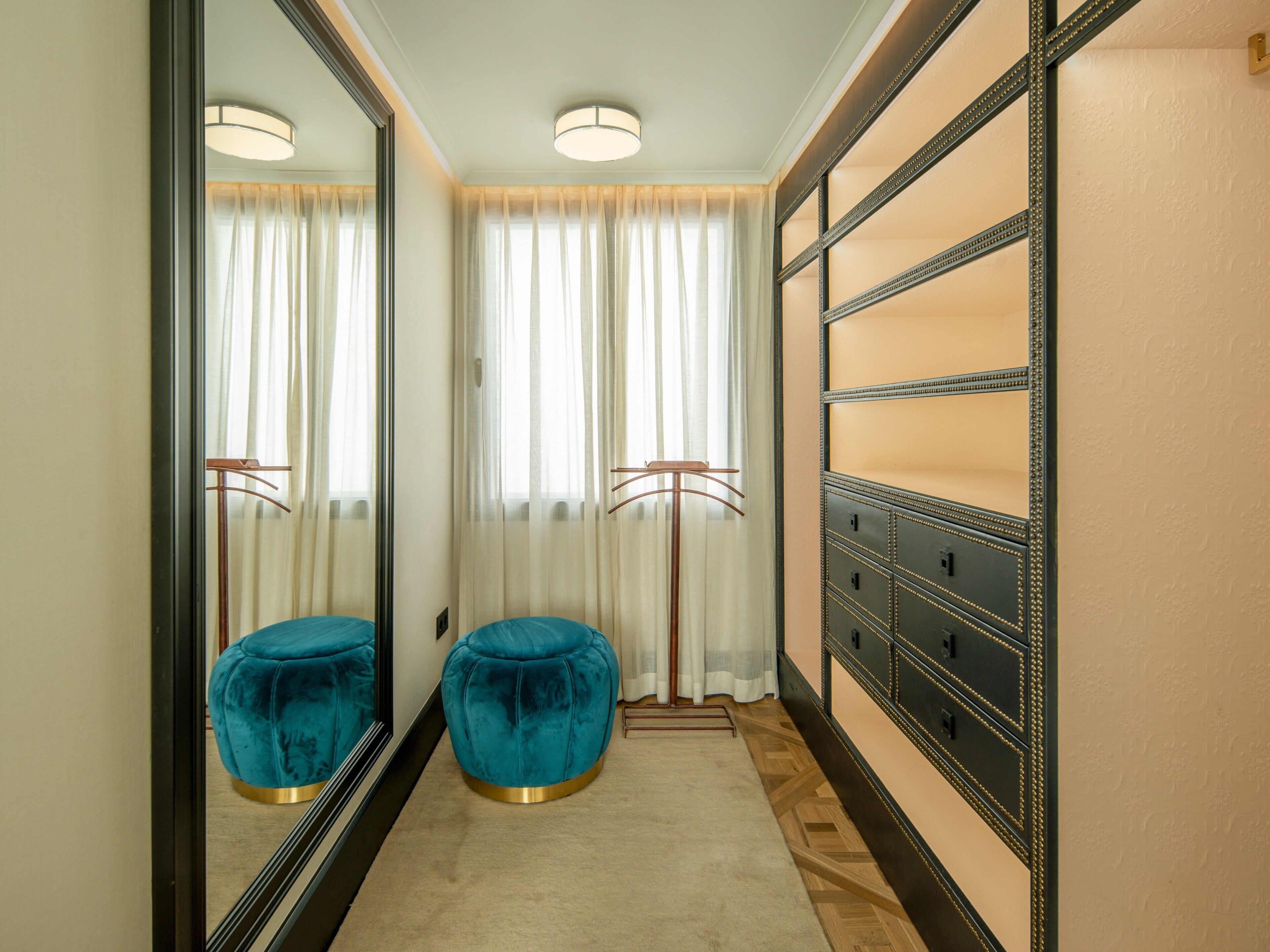 1 bedroom, egyptian cotton sheets, premium bedding, memory-foam beds