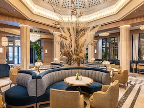 2 restaurants servant le petit déjeuner, spécialités Cuisine japonaise