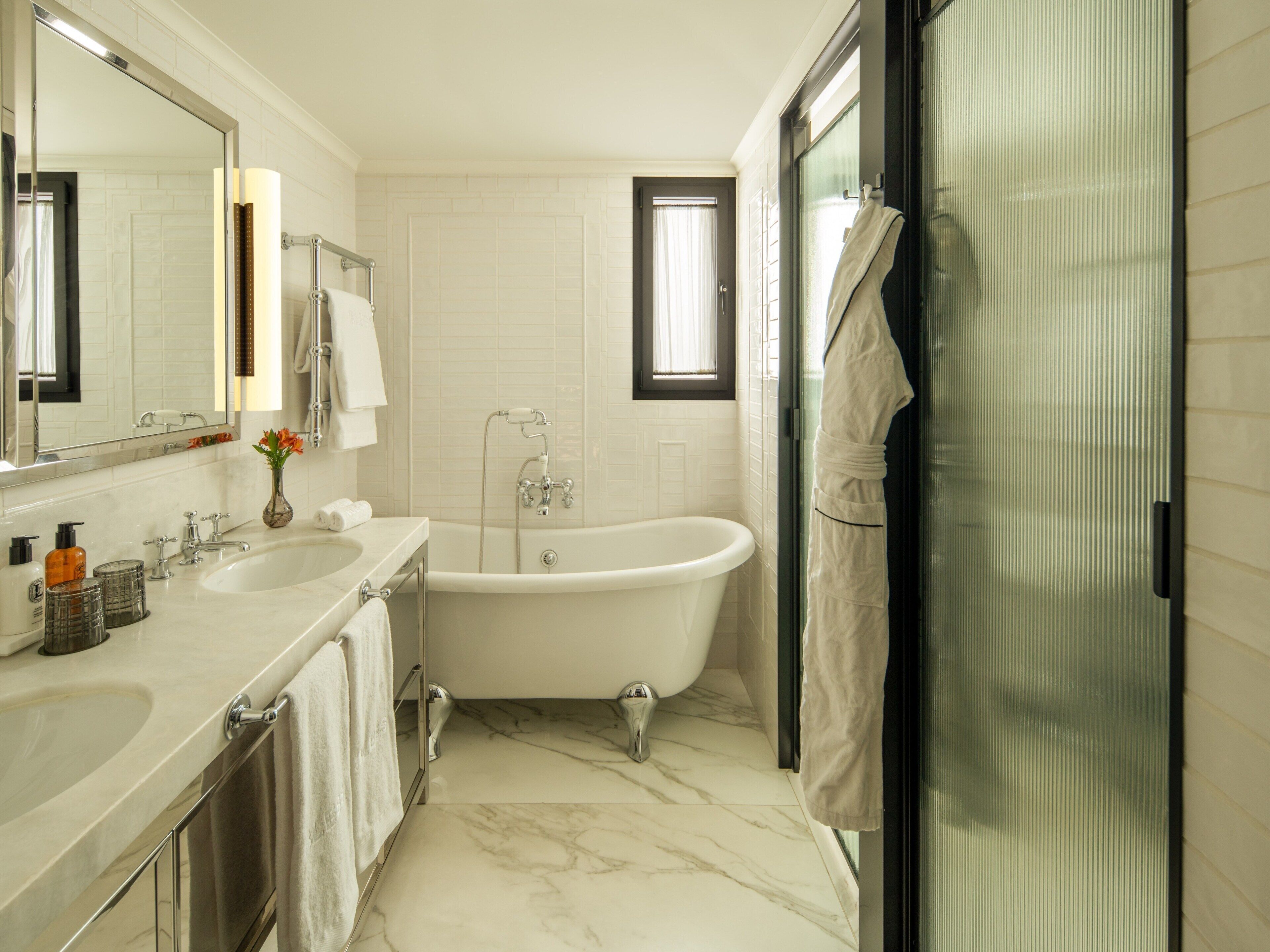 1 bedroom, egyptian cotton sheets, premium bedding, memory-foam beds