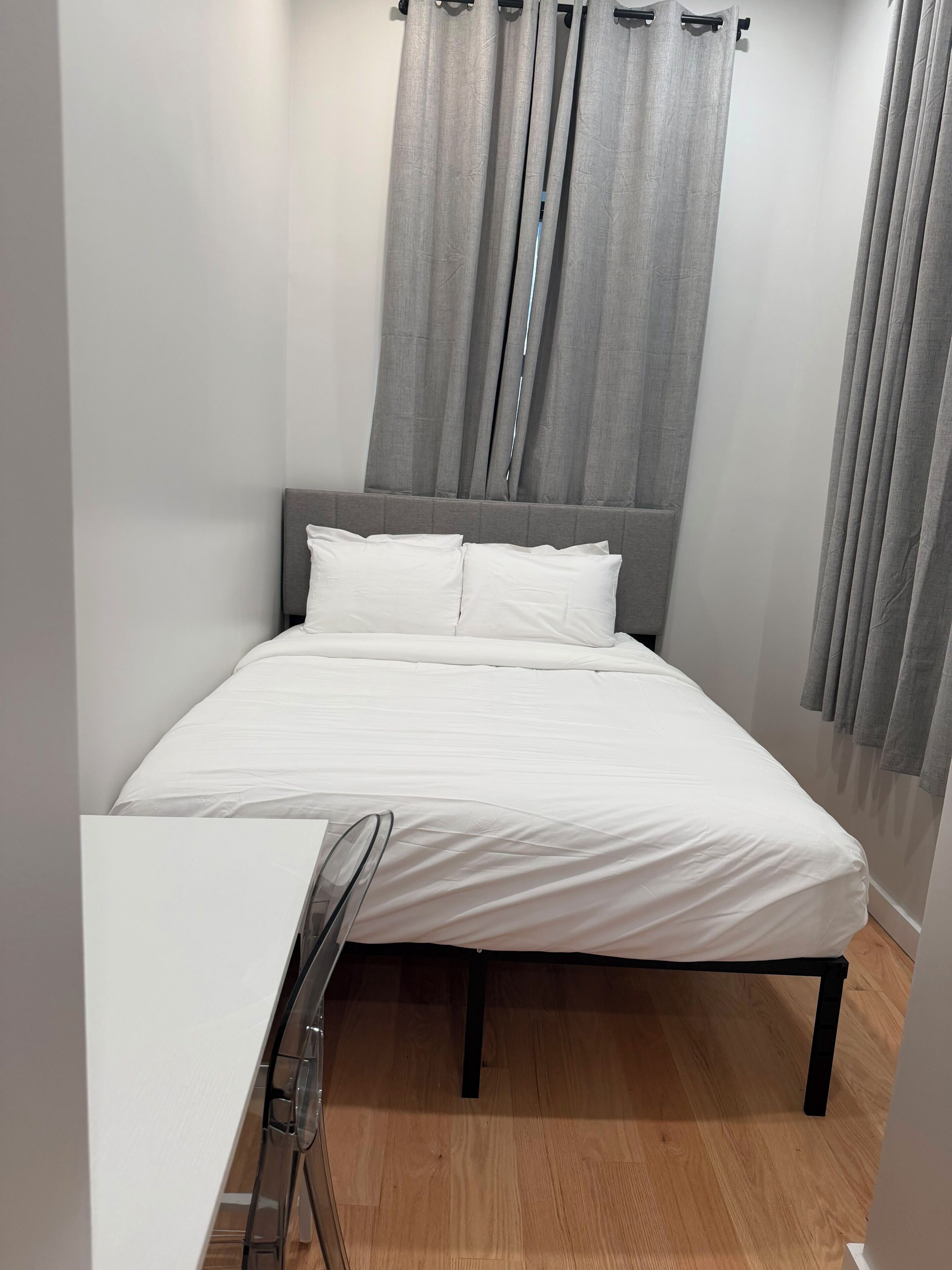 Family Studio Suite | In-room safe, individually decorated, desk, laptop workspace