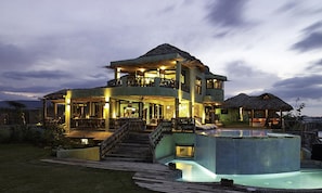 Villa, 4 Bedrooms (Seaweed) | In-room safe, individually decorated, individually furnished, free WiFi - Jakes (Treasure Beach)