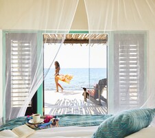 Suíte lua de mel, de frente para o oceano (Bungalow) | Cofres nos quartos, individualmente decorados