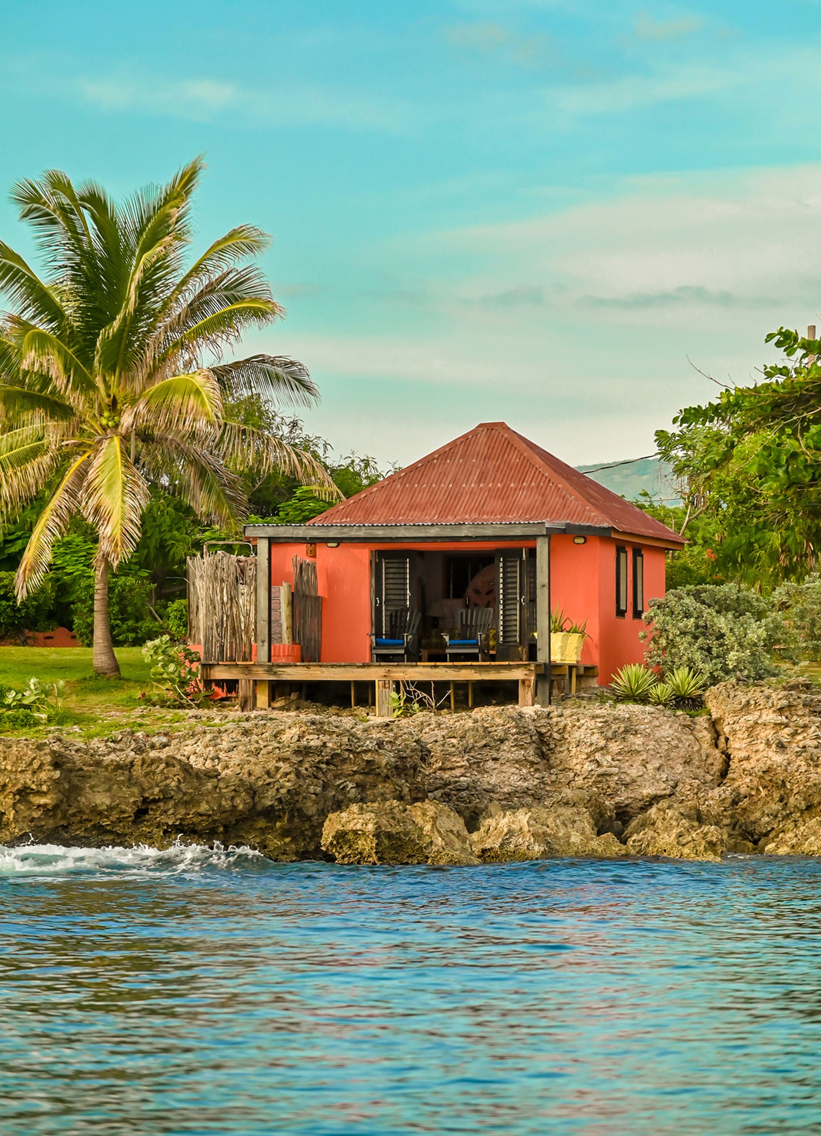 Deluxe Bungalow, Oceanfront | In-room safe, individually decorated, individually furnished, free WiFi