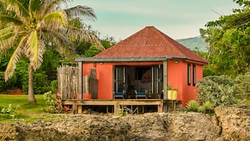 Deluxe Bungalow, Oceanfront | In-room safe, individually decorated, individually furnished, free WiFi