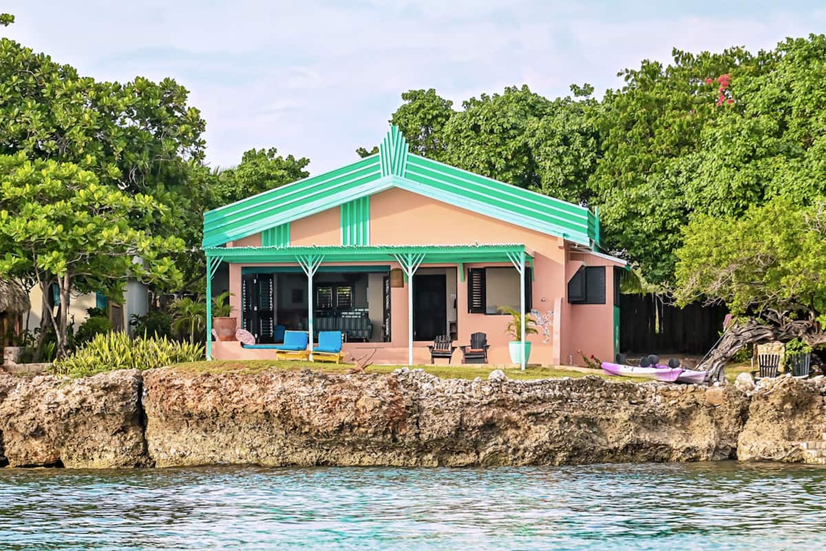 Room (Sweet Lip / Snapper) | In-room safe, WiFi (free), individually decorated