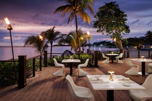 7 restaurantes, se sirven desayunos, comidas y cocina internacional