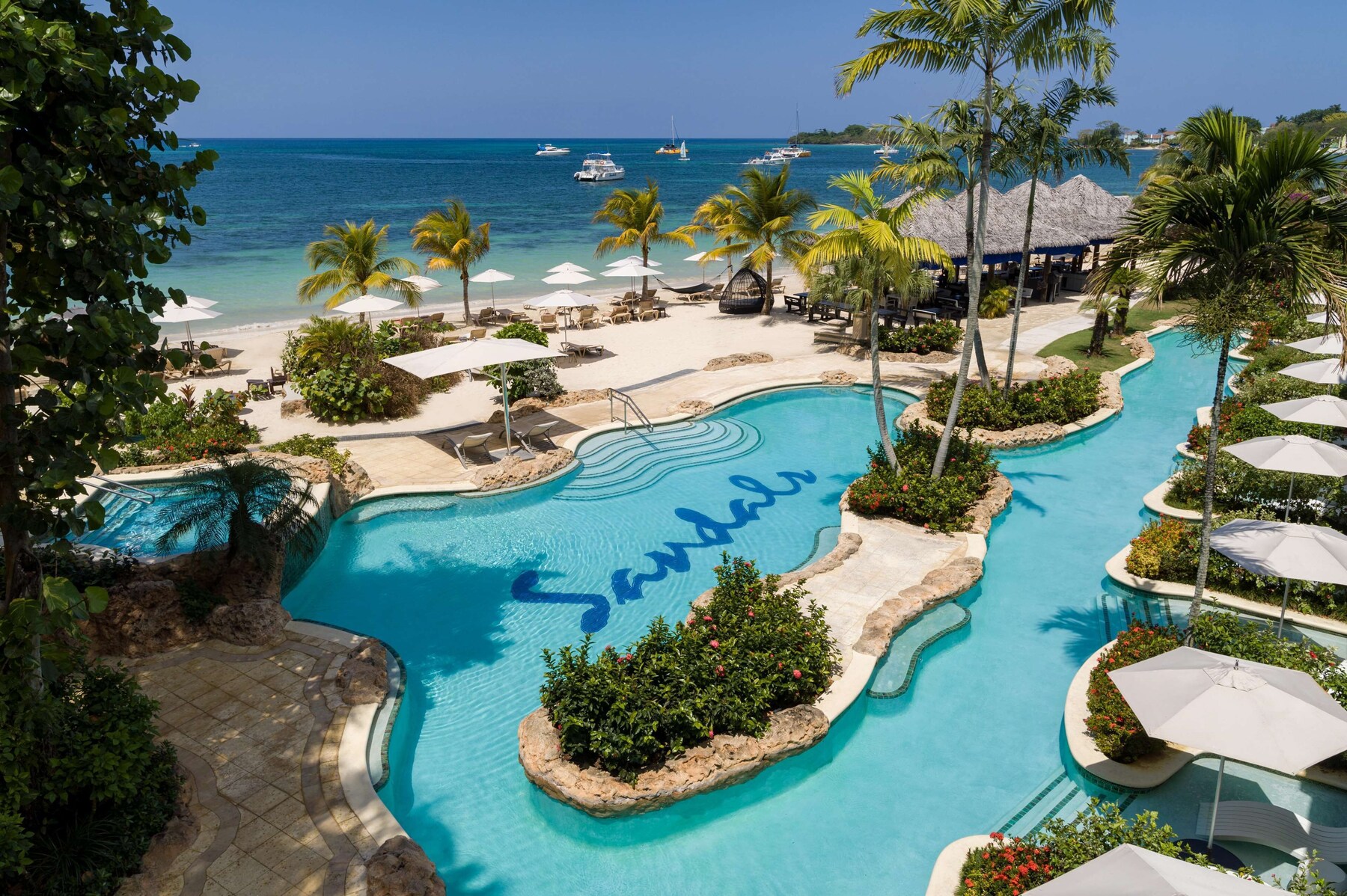 4 outdoor pools, pool umbrellas, sun loungers