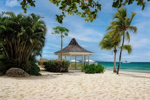 Private beach, white sand, beach cabanas, sun loungers - Sandals Negril - ALL INCLUSIVE Couples Only (Negril)