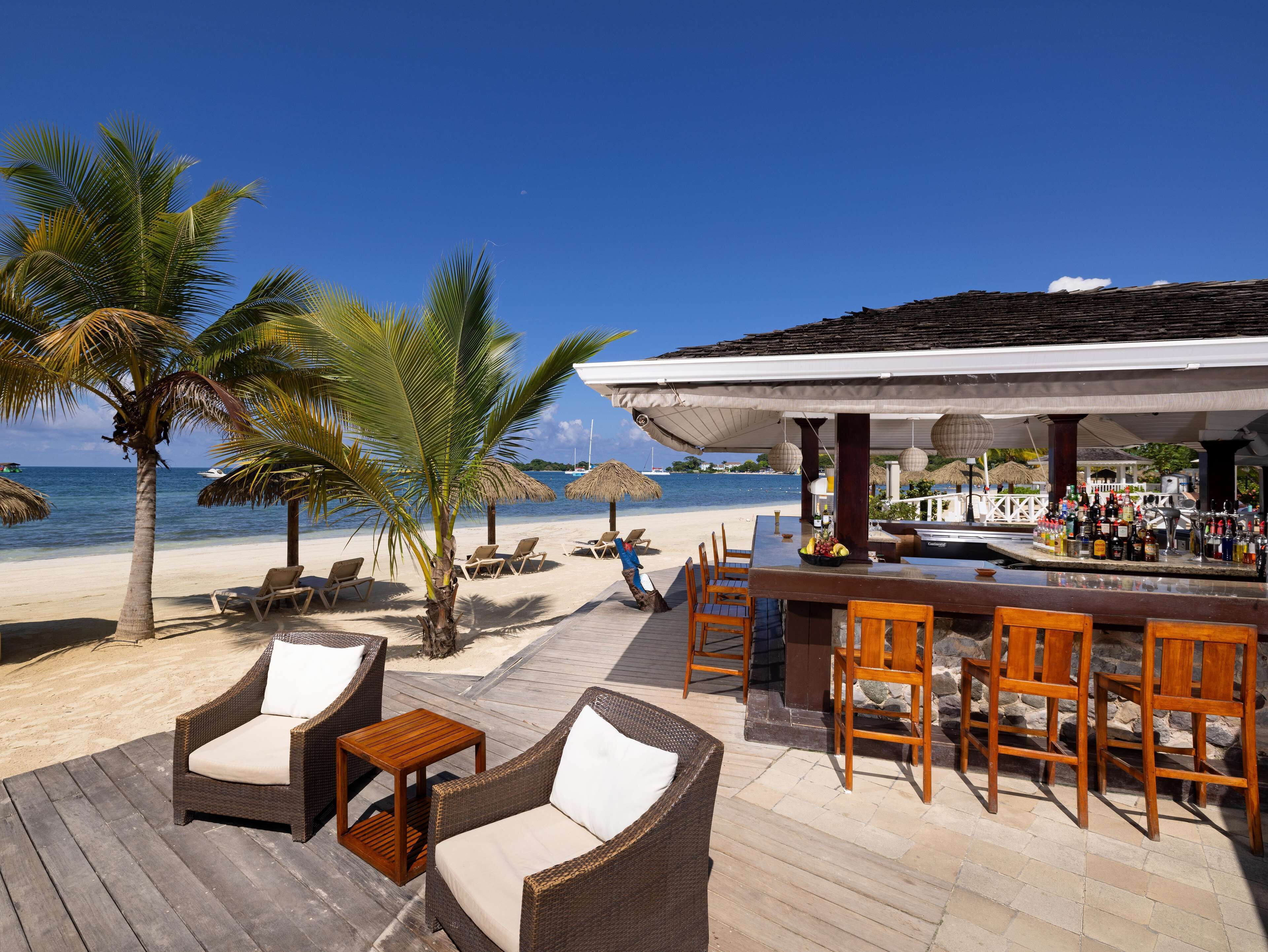 5 bars/lounges, swim-up bar, beach bar