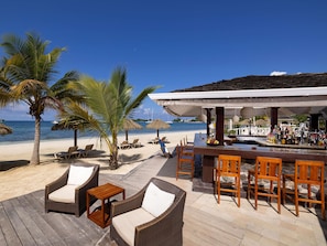 5 bars/lounges, swim-up bar, beach bar - Sandals Negril - ALL INCLUSIVE Couples Only (Negril)