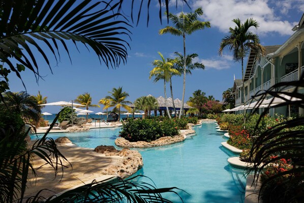 4 outdoor pools, pool umbrellas, pool loungers
