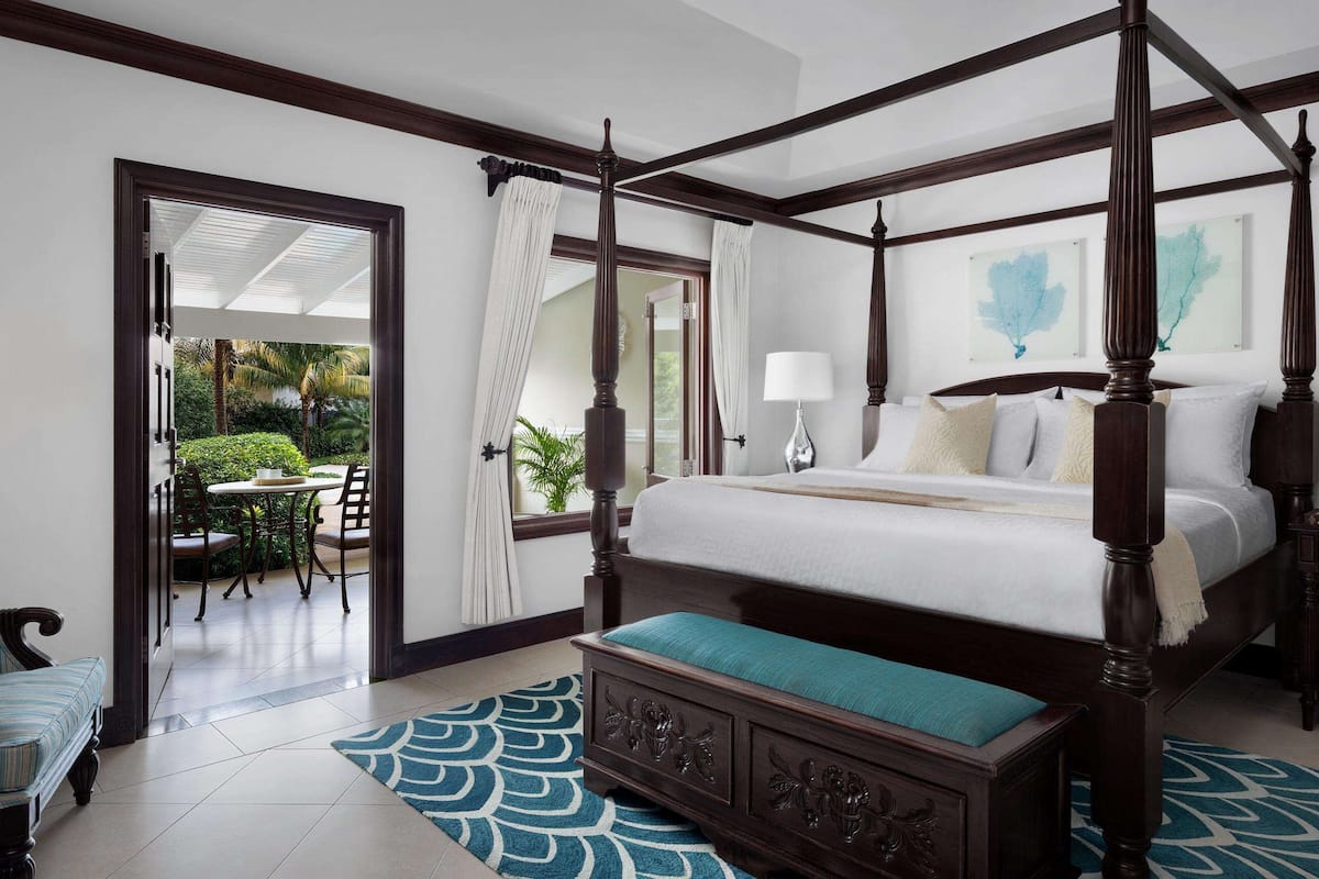 Peralatan tempat tidur premium, bar mini percuma, peti besi dalam bilik
